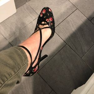 Nine West black rose pattern heels